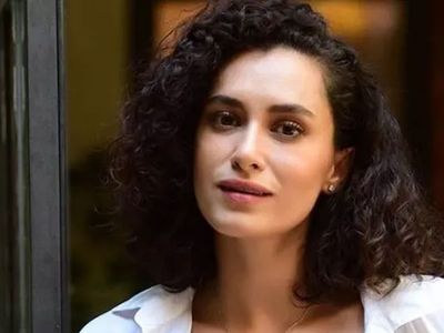 Hande Doğandemir Kimdir?