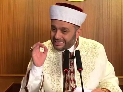 İmam Konakçı çılgına döndü! Herkes bu videoyu konuşuyor! ‘Yatak odasında giyilmeyecek kıyafeti sokakta giyip...’