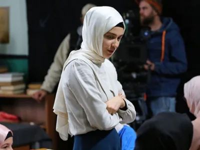 Kızıl Goncalar dizisinin Feyza'sı Zehra Kelleci'nin gerçek halini görenler şok oldu: Tokat sahnesi günlerce konuşulmuştu