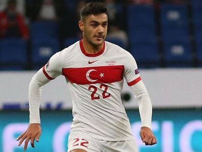 Şampiyon Trabzonspor, A Milli Takım'ın formasını terleten Ozan Kabak'ı transferde gözüne kestirdi!
