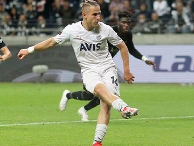 Eintracht Frankfurt- Fenerbahçe Maçında Penaltınının Tekrarlanmama Nedeni!
