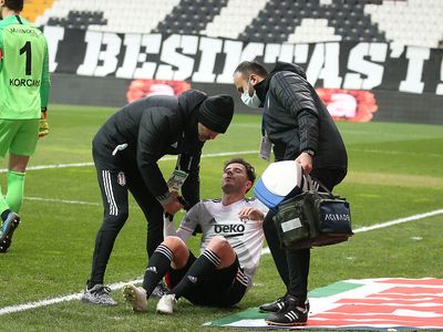 Beşiktaşlı Oğuzhan Özyakup'a Medipol Başakşehir Talip Oldu!