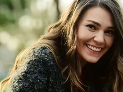 Doğum kilolarına meydan okuyan Aslı Enver fit görünümüyle dikkat çekti: Yeni yıla bikinili pozlarıyla giriş yaptı!