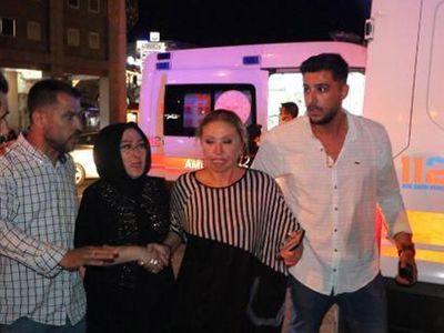 Tuğba Özay ölümle dans ediyor! Başı yagınlarla dertte olan ünlü mankenin kaldığı otelde yangın çıktı ünlü isimlerinde bulunduğu otel odasında korku dolu anlar yaşandı