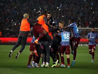 Trabzonspor'un Süper Lig şampiyonluğu dünyanın dört bir yanında büyük bir coşkuyla kutlanıyor!