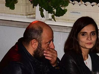 Serkan Keskin ve Meriç Aral tatilde aşka geldi! İkili denizin ortasında kimseyi umursamadan yakınlaştı o anlar Bebek Sahili rezaletini akıllara getirdi