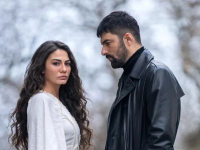 Demet Özdemir ve Engin Akyürek’ün ateşli sahnesi Adım Farah dizisine damga vurdu