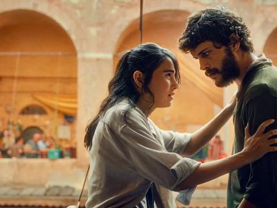 Netflix'in yeni Türk yapımı Kül yayınlandı: Alperen Duymaz ve Funda Eryiğit'in ateşli sahnesi sosyal medyayı salladı!