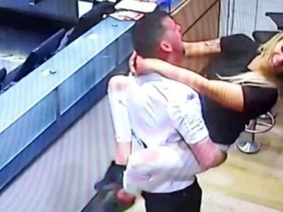 İngiltere'de skandal olay! Pizza beklerken tezgahta birlikte olmaya başladılar