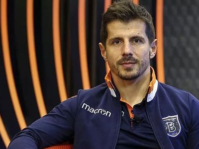 Başakşehir Teknik Direktör Emre Belözoğlu İle Anlaşma Sağladı!