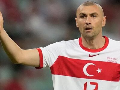 Fransız Basını Burak Yılmaz'ın A Milli Takım'ı Bırakacağını Yazdı!