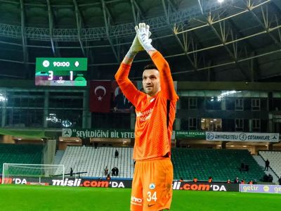 Kiralık olarak gittiği Süper Lig ekibi Giresunspor'dan, Galatasaray'a geri dönen Okan Kocuk takımda yedek olacağı için transfer olmak istiyor!