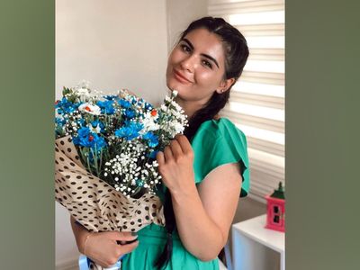 Fenomen gelin adayı Hanife Gürdal seksi dantelli geceliğiyle ağızları açık bıraktı!