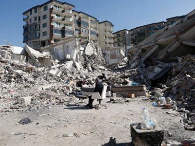 Son dakika! Hatay'da 6.3 büyüklüğünde deprem, yıkılan binalar var