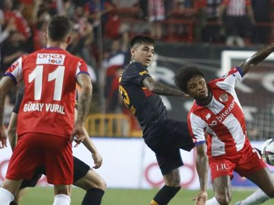 Tümer Metin, Galatasaraylı Sacha Boey'i yerin dibine soktu! Yıldız futbolcuyla ilgili söylediği sözler olay oldu