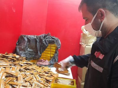 Bağcılar’da kaçak cinsel içerikli ürünler üretilen depoya baskın
