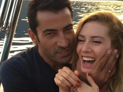 Geçtiğimiz aylarda kızlarını kucaklarına alan Sinem Kobal ve Kenan İmirzalıoğlu hastane çıkışı görüntülendi'