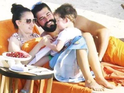 Burak Özçivit ve Fahriye Evcen Çifti Tatil Sezonunu Açtı!