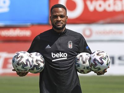 Fenerbahçe transferde Beşiktaş'ın futbolcusu Cyle Larin ile ilgileniyor!