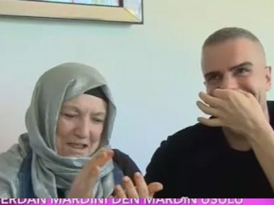 Berdan Mardini, içli köfte yaparken elini burnuna götürünce olanlar oldu! Ünlü isim sosyal medyada linç edildi