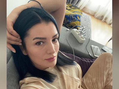 Aleyna Tilki’nin annesi Havva Öztel verdiği dekolteli pozlar ile gündem oldu