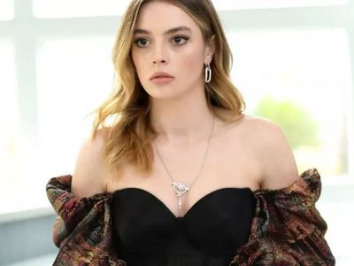 Eski MHP Milletvekili Melis Sezen'i ve göğüslerini hedef aldı "teşhircilik" dedi bunu duyan Hazal Kaya çıldırdı ortalık yangın yeri oldu