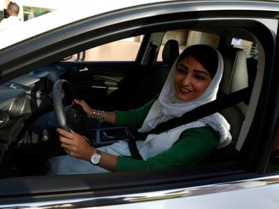 Suudi Arabistan’da 17 Yaşındaki Kızlar Ehliyet Alabilecek