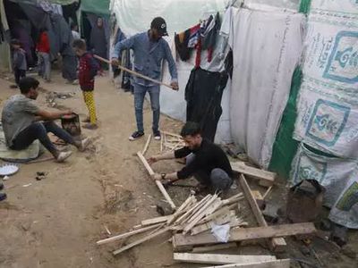Filistinliler çadırlarda soğuk havayla mücadele ediyor: İşte o yürek yakan görüntüler...