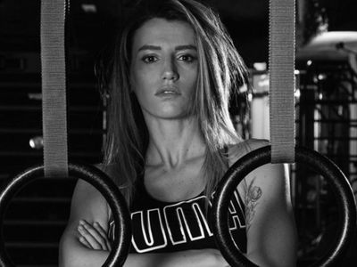 Survivor Gizem Kerimoğlu’nun Ünlü Oyuncu Serenay Sarıkaya’ya Benzerliğinden Sonra Meslekleri de Aynı Çıktı!