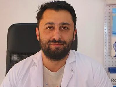 Şiir Mısralarından Etkilenen Eczacı Ücretsiz Aşı Yapıyor