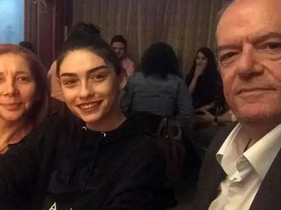 Ünlü oyuncu Hazar Ergüçlü'nün acı günü! Babasının vefatıyla sarsıldı