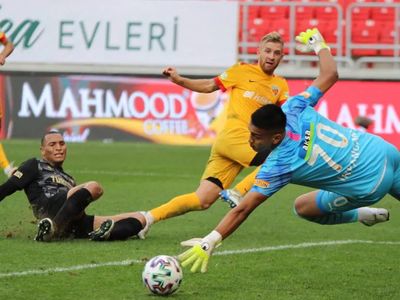 Galatasaray Maçında Hatalı Gol Yiyen İrfan Can Eğribayat Şike İddialarına Yanıt Verdi!