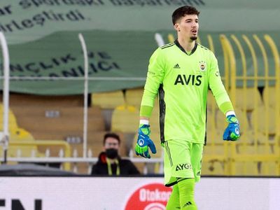Altay Bayındır Sezonu kapattı