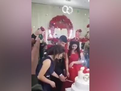Düğünde damat terörü! Sinirli damat düğününü herkese zehir etti