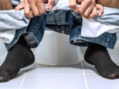 Tuvalet yüzü görmeyen talihsiz adamın bağırsağından çıkanlar şok etti!