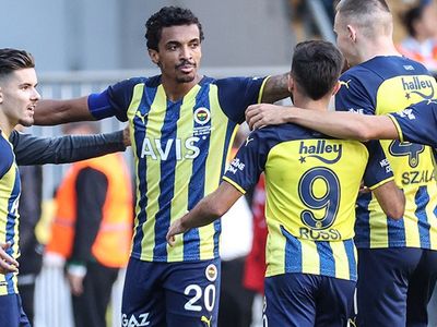Fenerbahçe'de Mesut Özil, Vitor Pereira'ya Tepki Gösterdi!