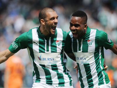 Trabzonspor ve Fenerbahöe Cedric Bakambu'yu Kadrosuna Katmak İstiyor!