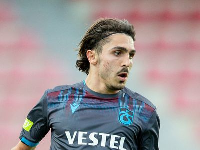 Trabzonspor-Galatasaray Derbisinde Abdülkadir Ömür, Gözyaşlarına Hakim Olamadı!