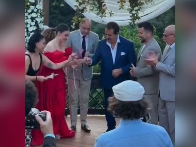İbrahim Tatlıses'in kızı Dilan Çıtak nişanlandı! Nişan töreninde İmparator İbo damada öyle bir şey yaptı ki görenler şoke oldu! Bunu da yapmazsın