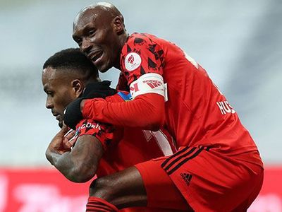 Beşiktaş'ta Cyle Larin'in Transferi İçin Atiba Hutchinson Devreye Girdi!