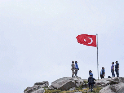 Kars'ta Beş Yıldır Şehitler Anısına Dev Türk Bayrağı Dalgalandırılıyor