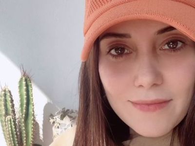Cansu Dere, Makyajsız Fotoğrafını Paylaştı