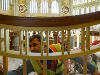 Taksim Camii’sinin Dev Avizesi Takıldı