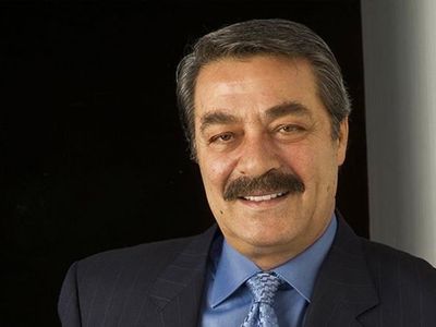 Kadir İnanır kimdir?