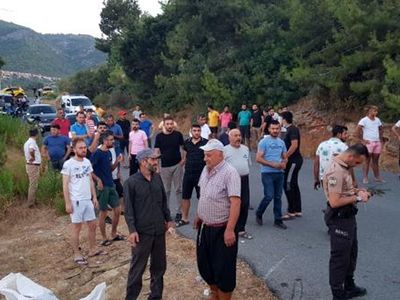 Alanya'da Çıkan Yangını, Ormanda Nöbet Tutan Gençler Önledi