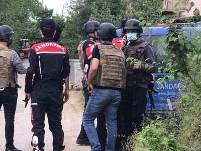Kocaeli'nde Ailesini Rehin Alan Kişi, Tüfekle Babasını Öldürdü