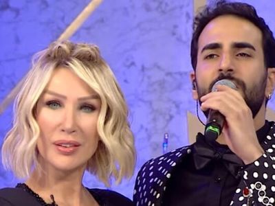Seda bacım sen ne yaptın! Yedinci kere evlenmeye hazırlanan Seda Sayan Çağlar Ökten'i öyle bir şeyle kandırmış ki.... Buna da kanmazsın be Çağlar!