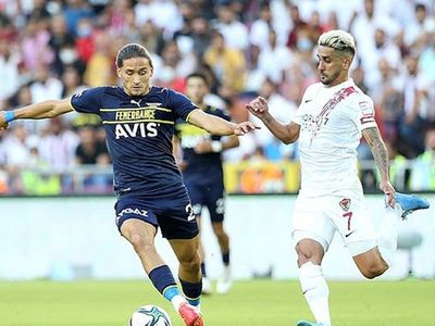 Fenerbahçe'de Mesut Özil İle Vitor Pereira Arasında Gerilim Yükseldi!