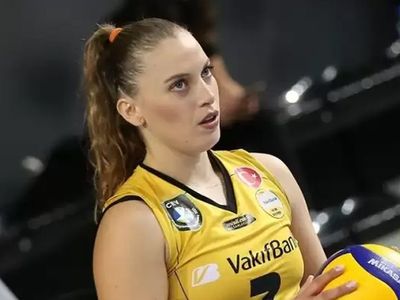 Dudak dudağa geldiler: Vakıfbank oyuncularından Cansu ve Ali Frantti'den şaşırtan sevinç!