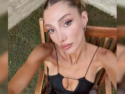 Eski Miss Turkey güzeli Şevval Şahin ayna pozlarıyla olay oldu: Yere çömelip arkasını dönünce...